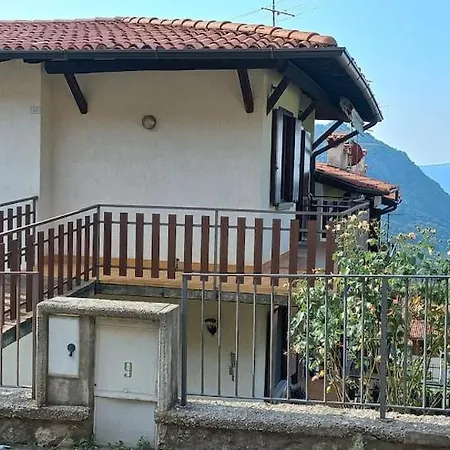 בית נופש Tra E Montagna Zone